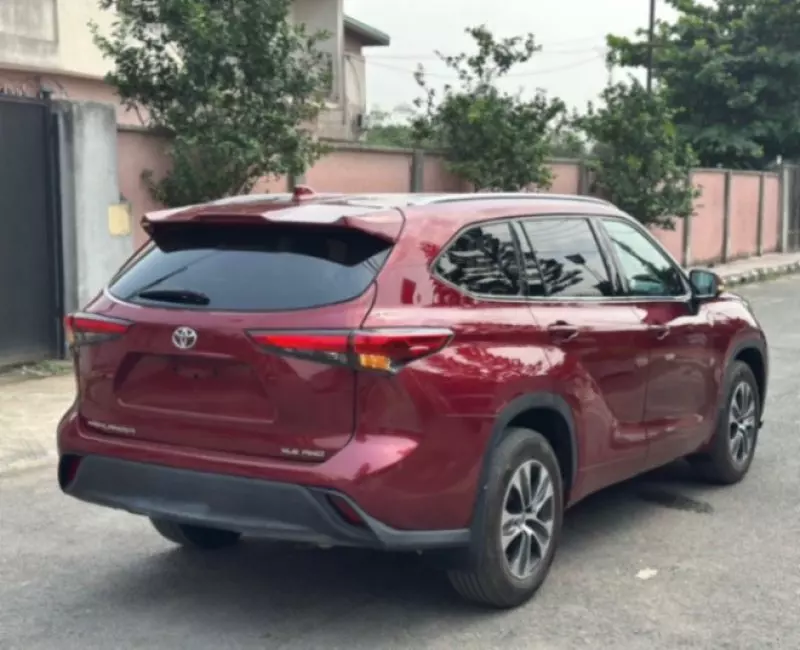 Toyota Highlander   - 2021