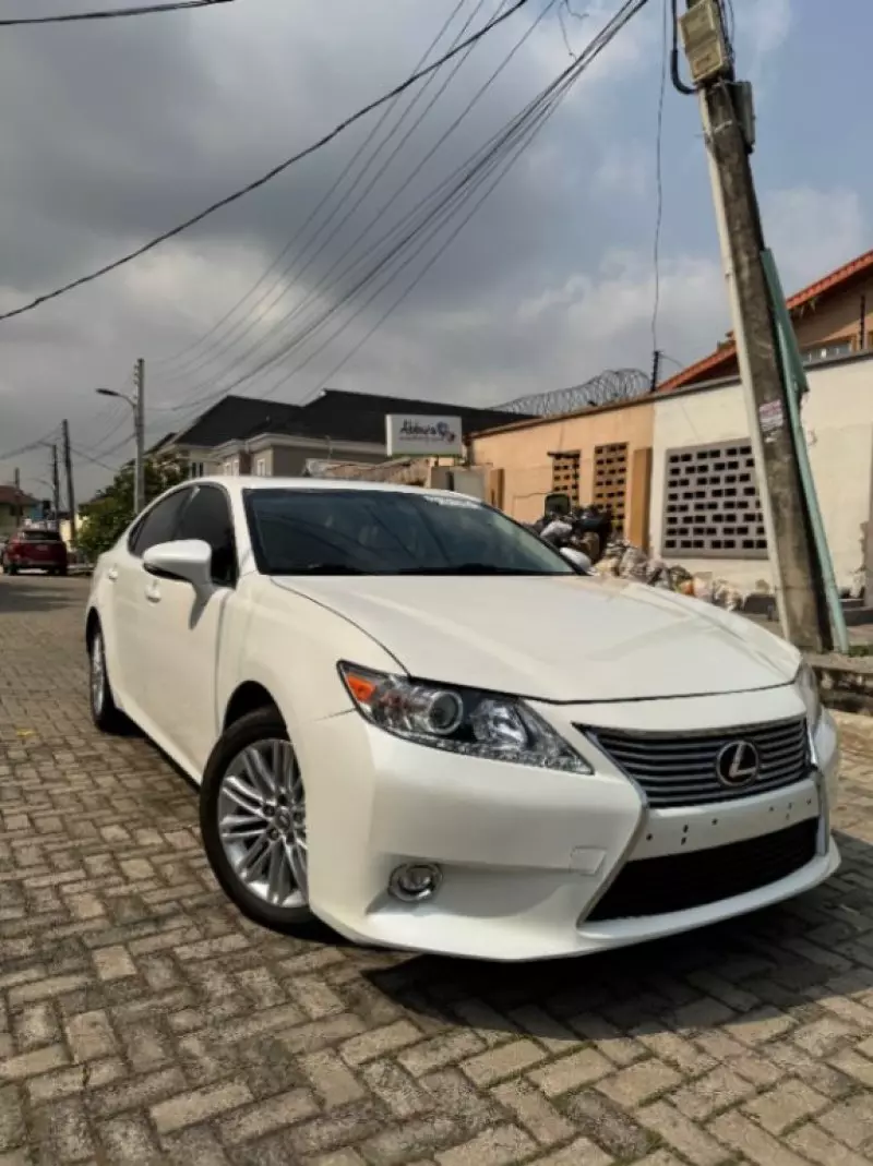 Lexus ES   - 2014