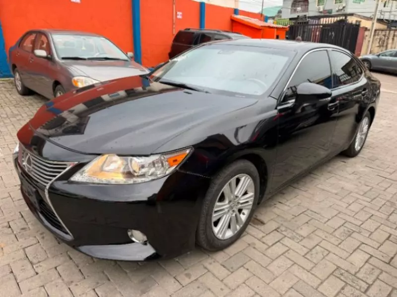 Lexus ES   - 2014