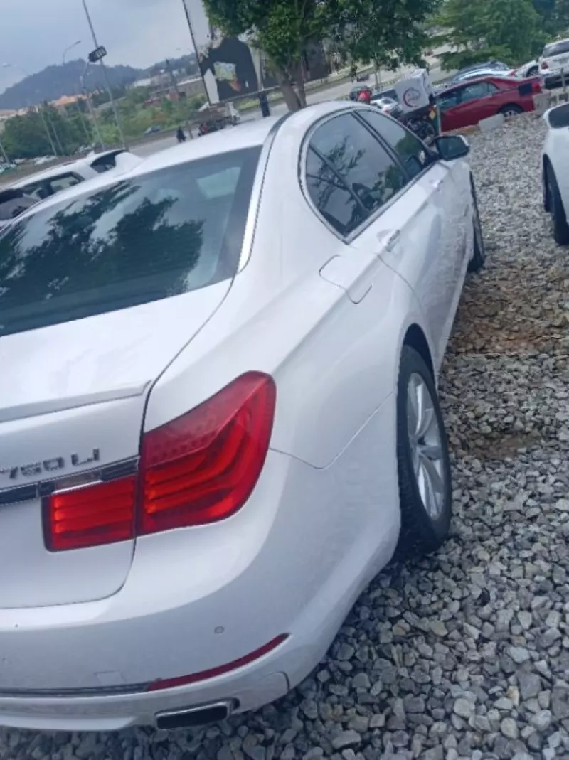BMW 750 li   - 2009