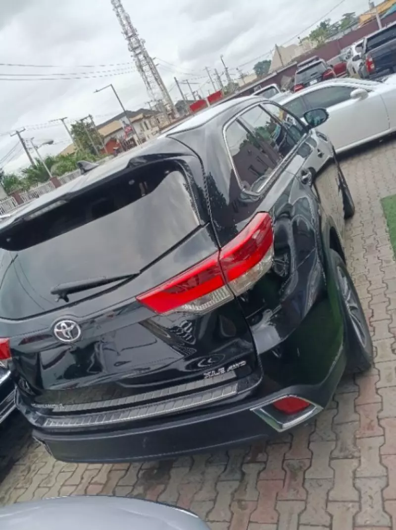 Toyota Highlander   - 2019