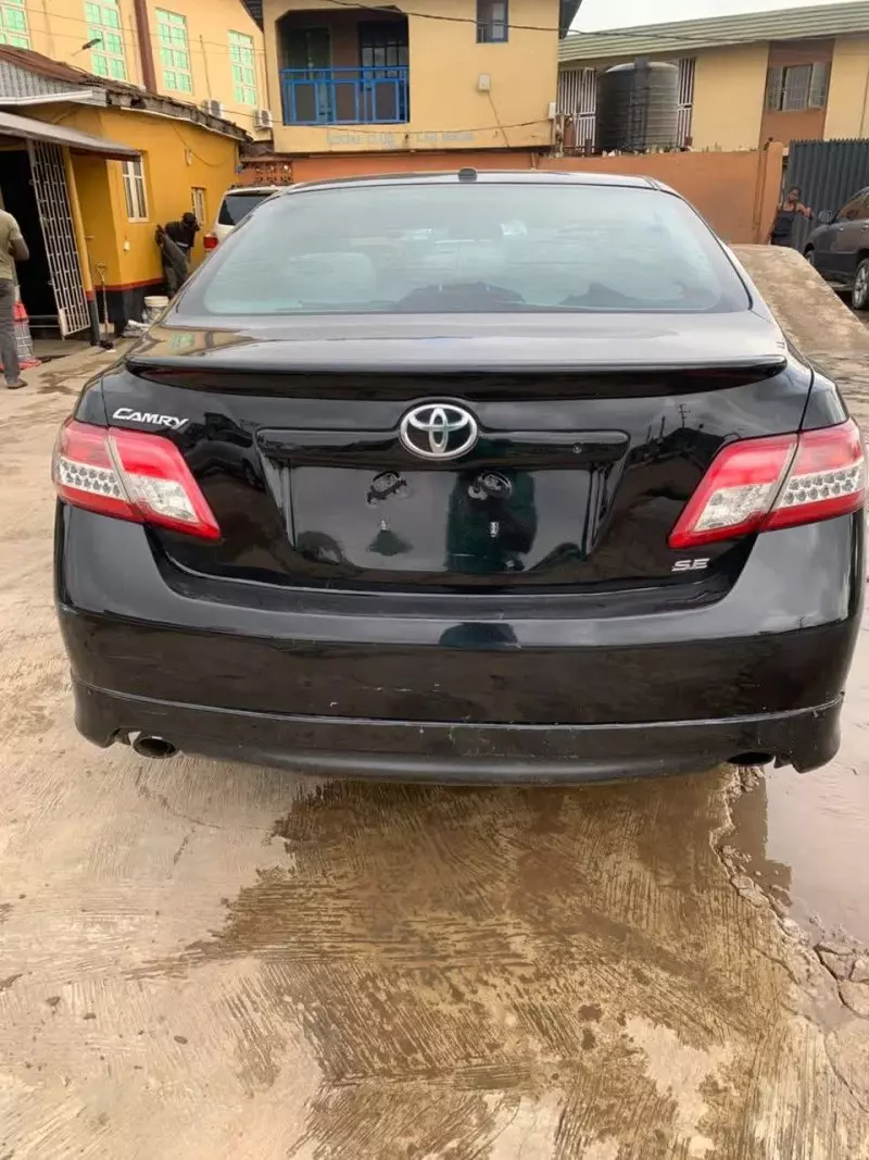 Toyota Camry   - 2010
