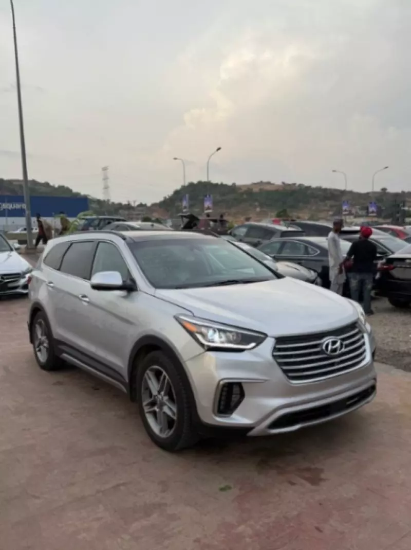 Hyundai Santa Fe   - 2017