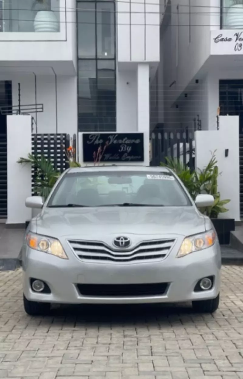 TOYOTA Camry   - 2010