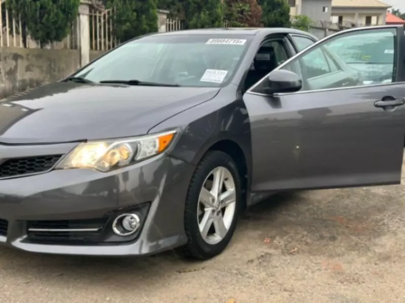 Toyota Camry   - 2014