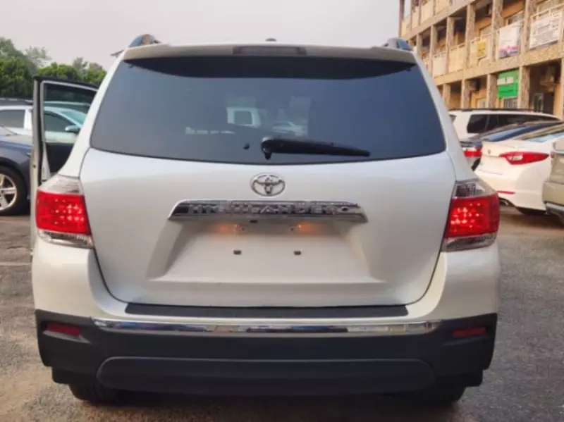 Toyota Highlander   - 2011