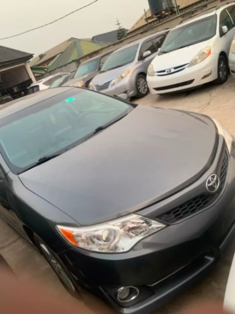 Toyota Camry   - 2013