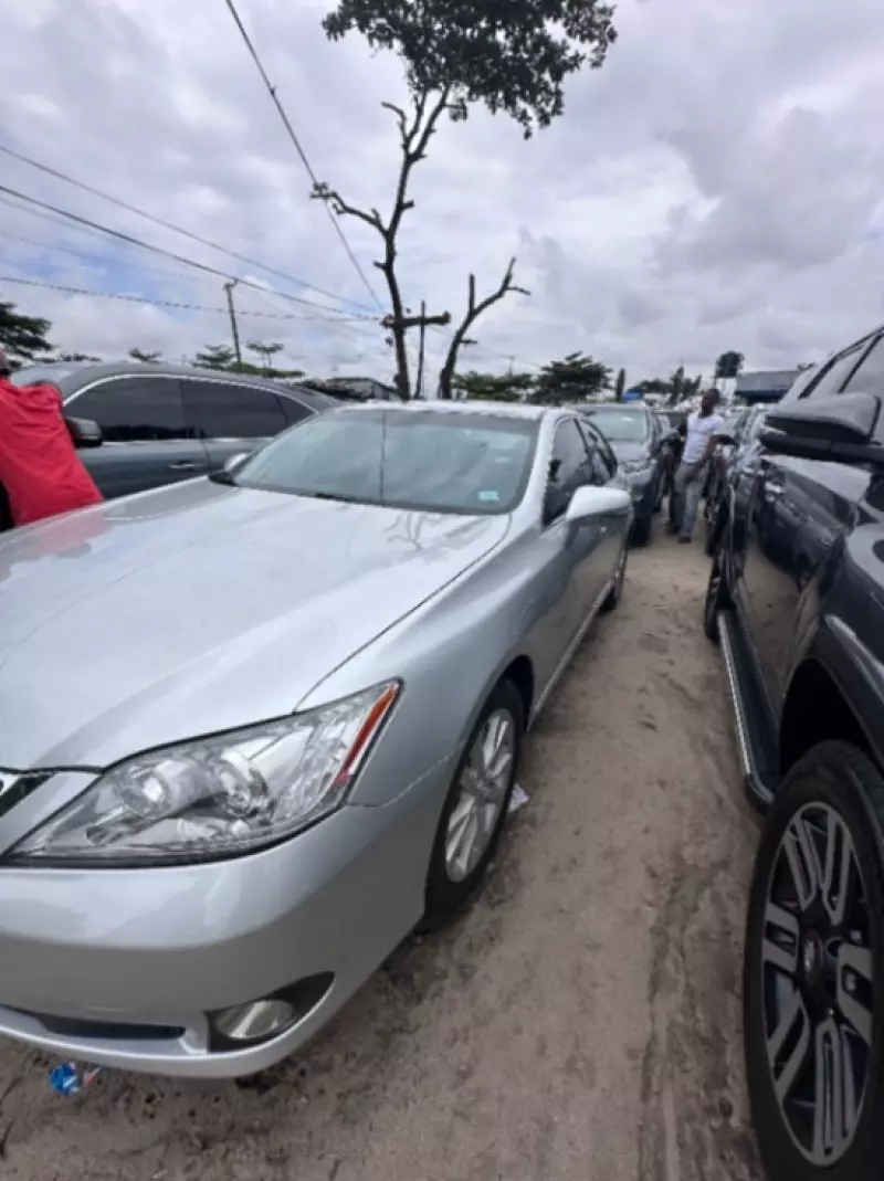Lexus ES 350   - 2011