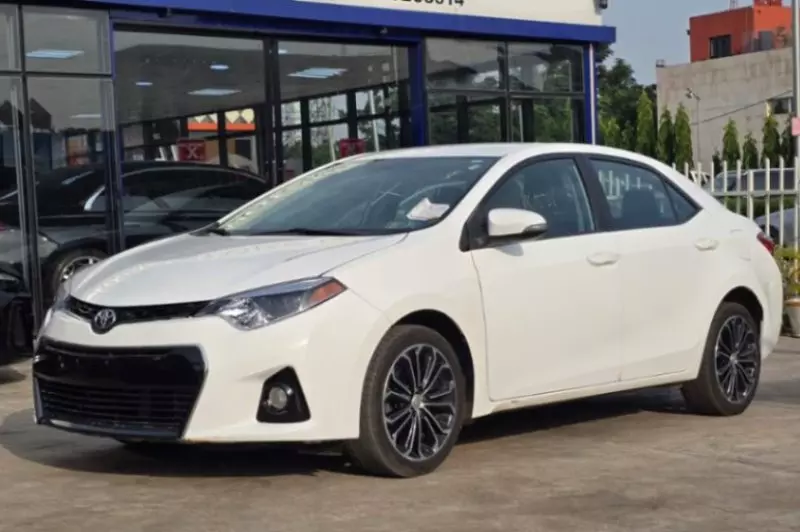 Toyota Corolla   - 2015