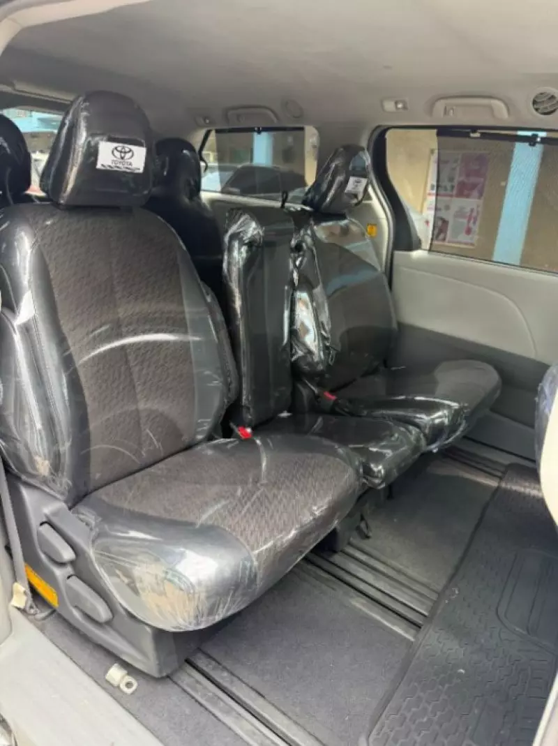 Toyota Sienna   - 2012
