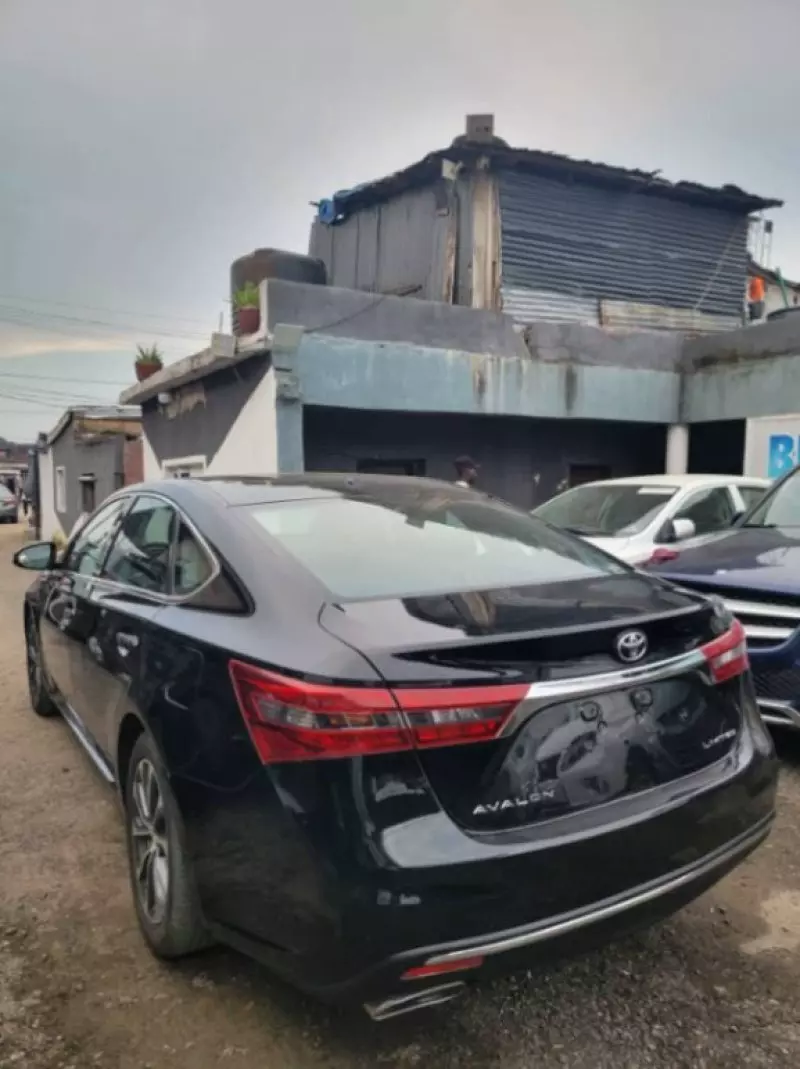 Toyota Avalon   - 2016