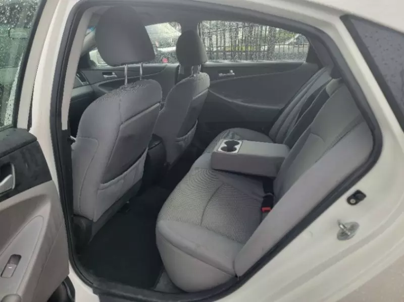 Hyundai Sonata   - 2011