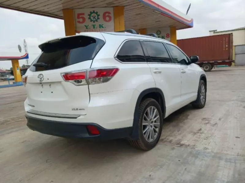 Toyota Highlander   - 2016