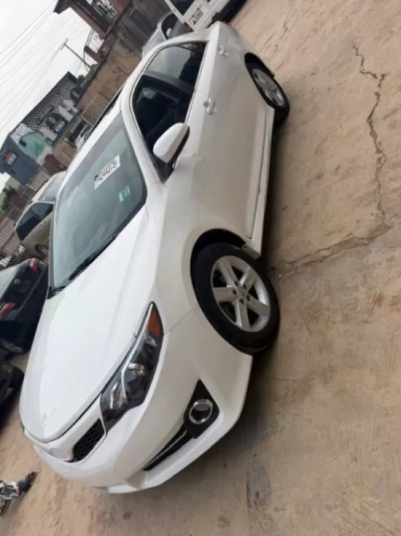 TOYOTA Camry - 2013