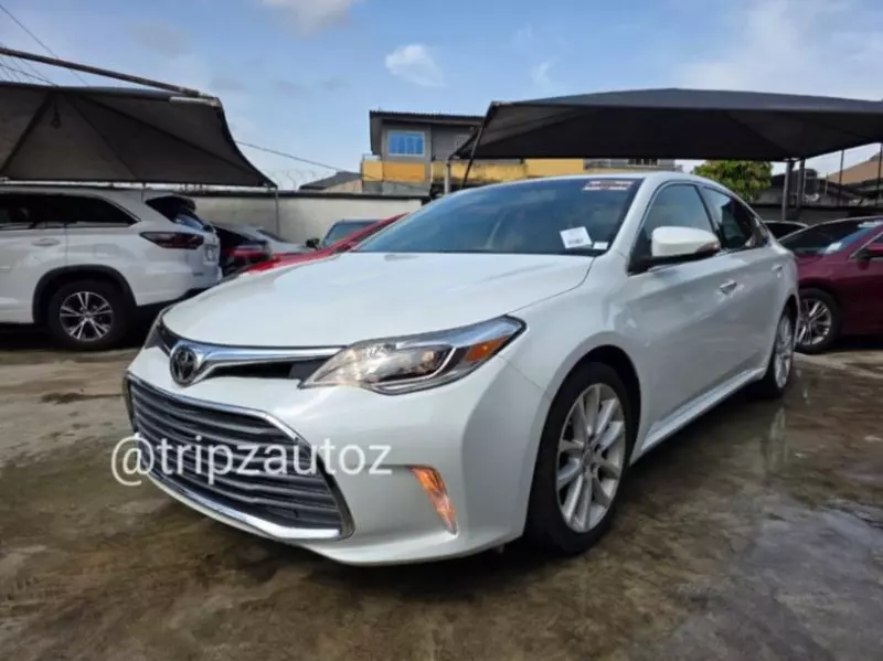 Toyota Avalon   - 2013
