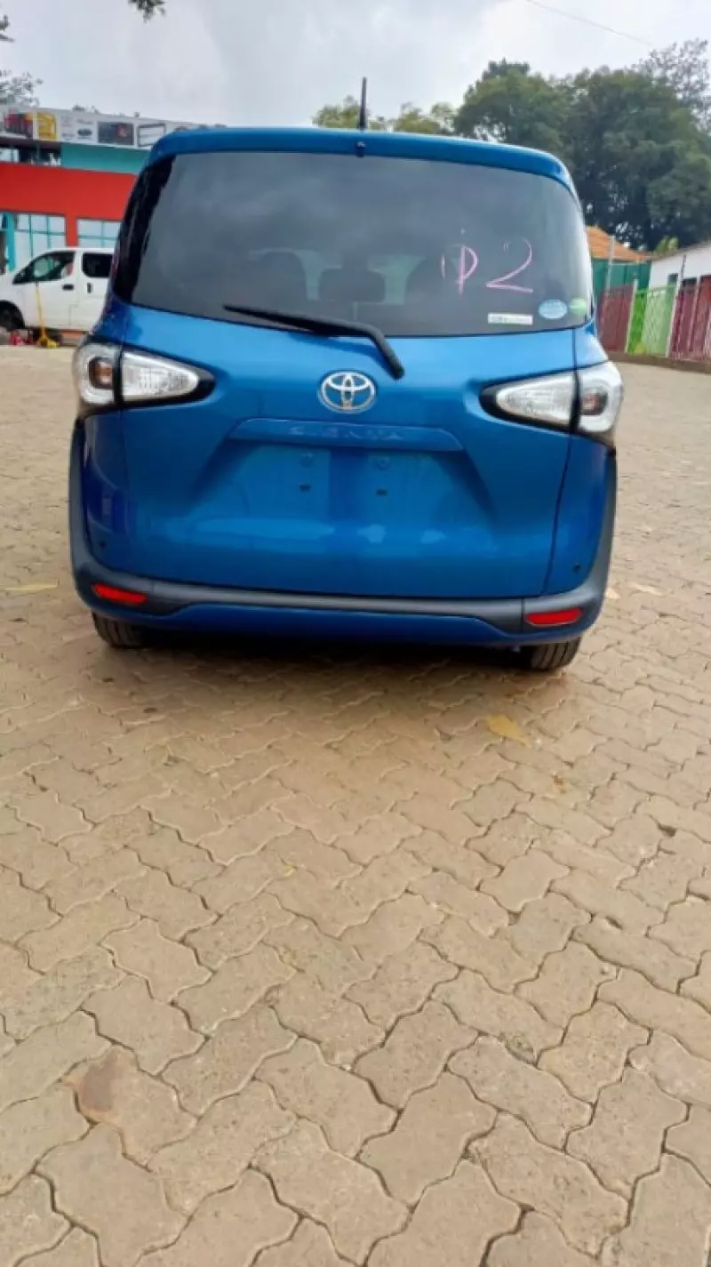 Toyota Sienta   - 2018