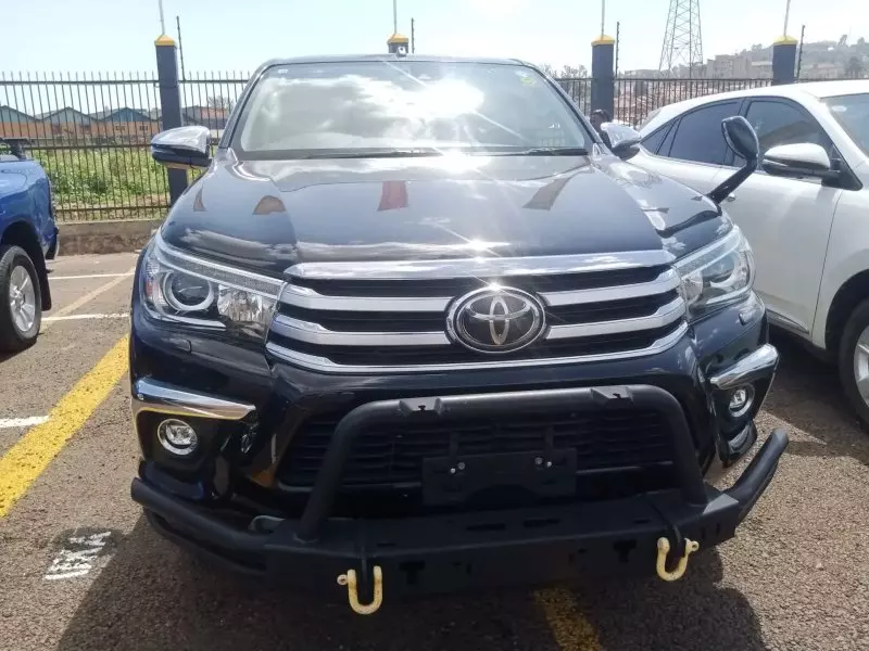 Toyota Hilux   - 2019