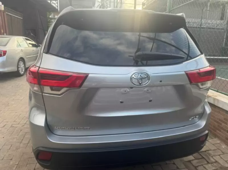 TOYOTA Highlander   - 2019