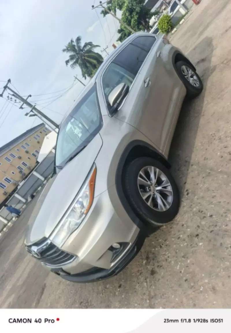 Toyota Highlander   - 2015