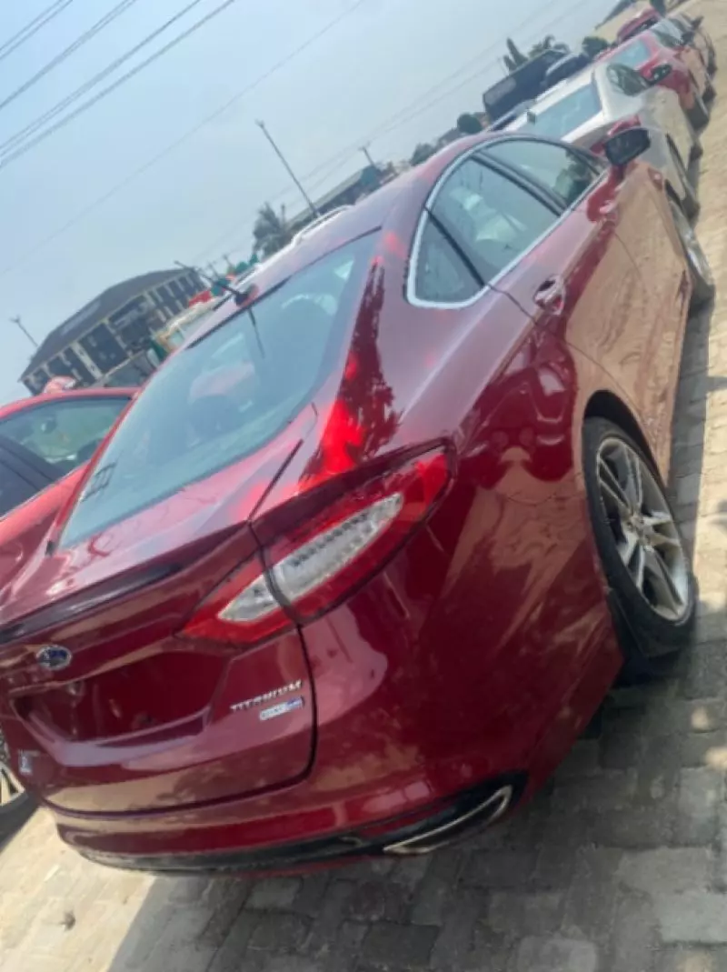 Ford Fusion   - 2016