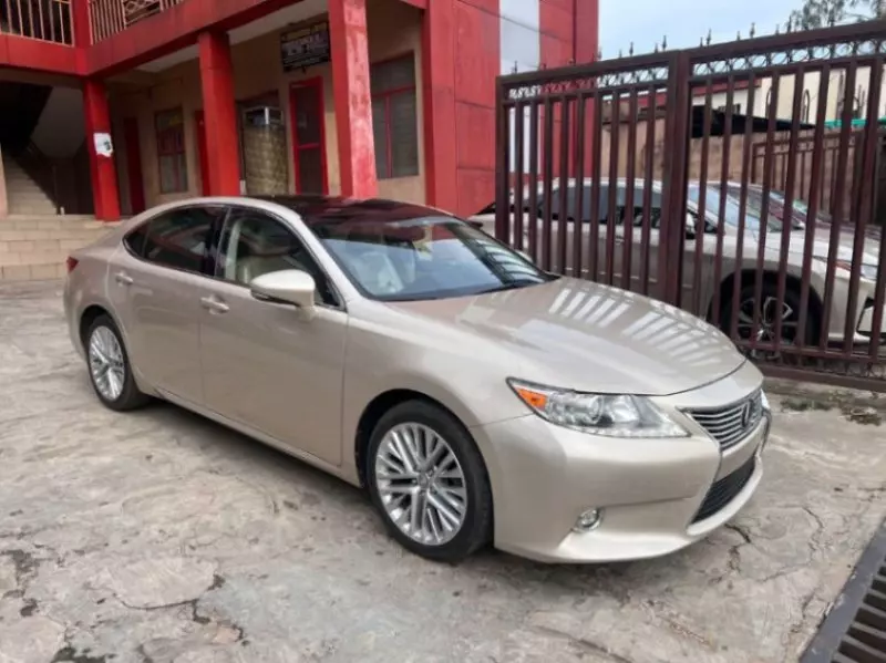 Lexus ES - 2014