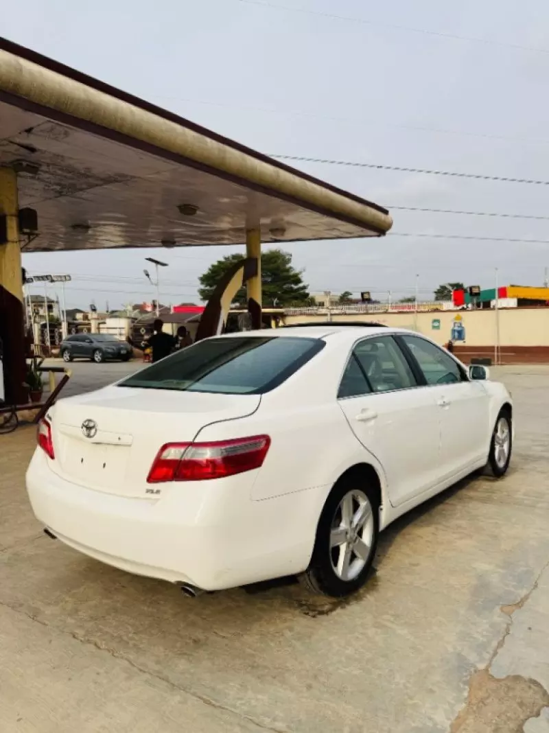 Toyota Camry   - 2008