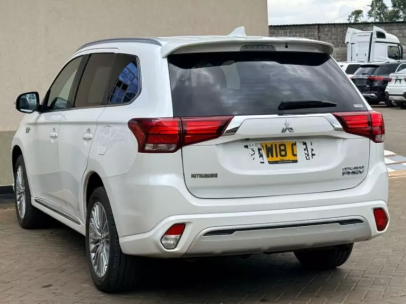 Mitsubishi Outlander hybrid    - 2018
