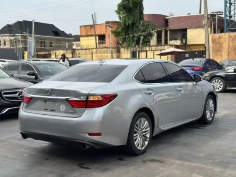 Lexus ES - 2013