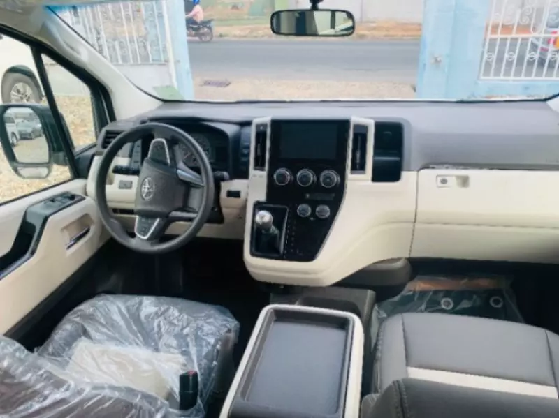 Toyota Hiace   - 2025