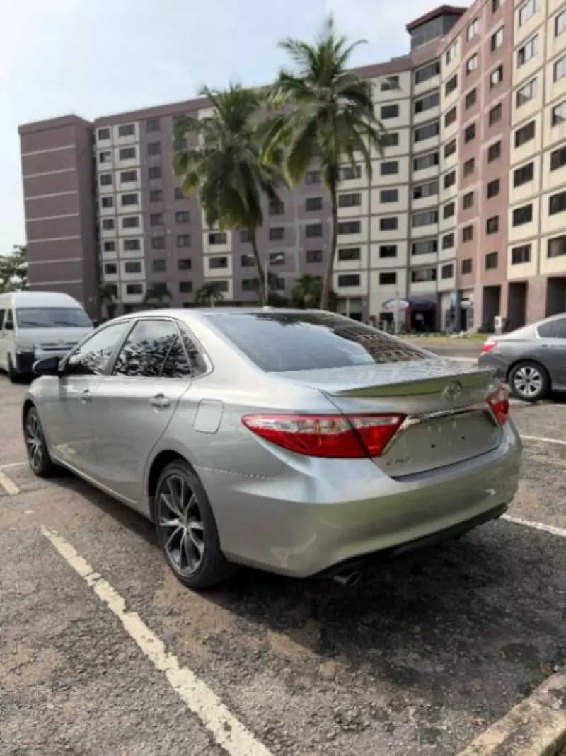 Toyota Camry - 2015