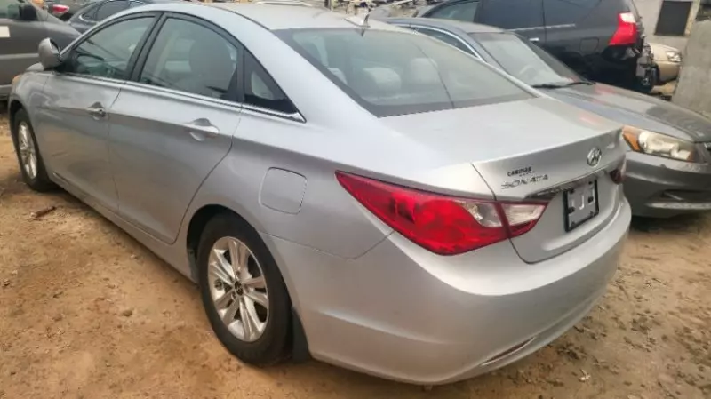 Hyundai Sonata   - 2013