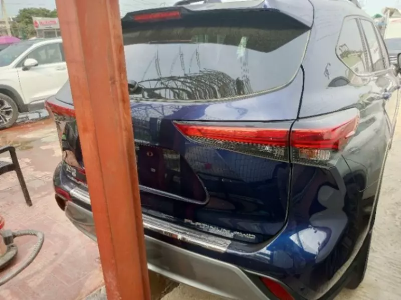 Toyota Highlander   - 2021