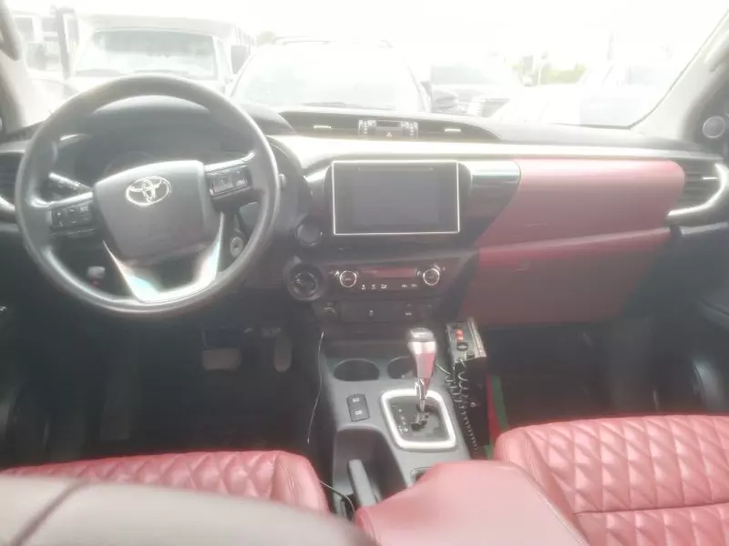 Toyota Hilux    - 2017
