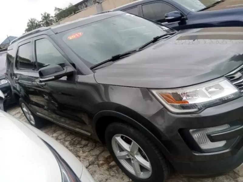 Ford Explorer   - 2017