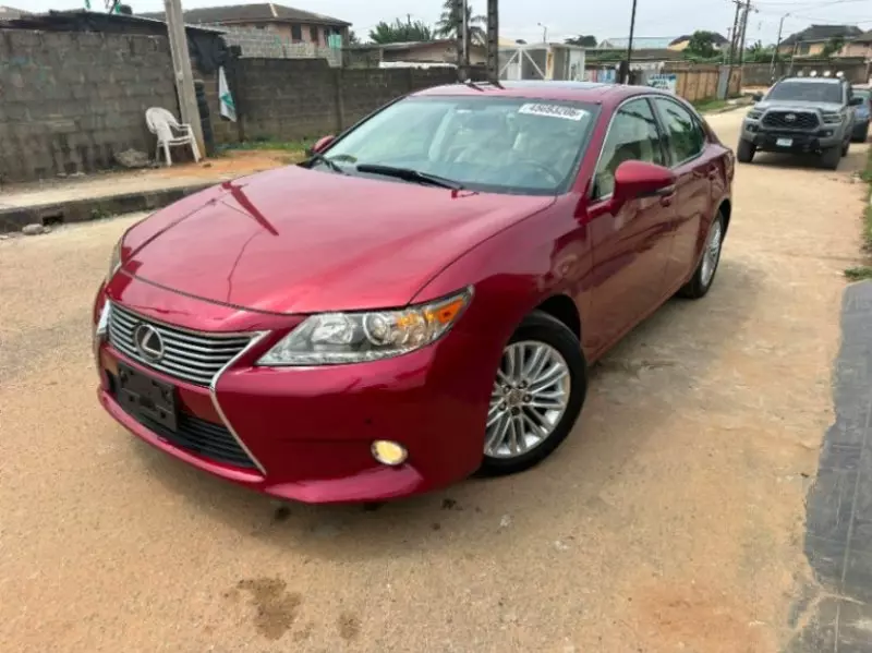 Lexus ES   - 2015