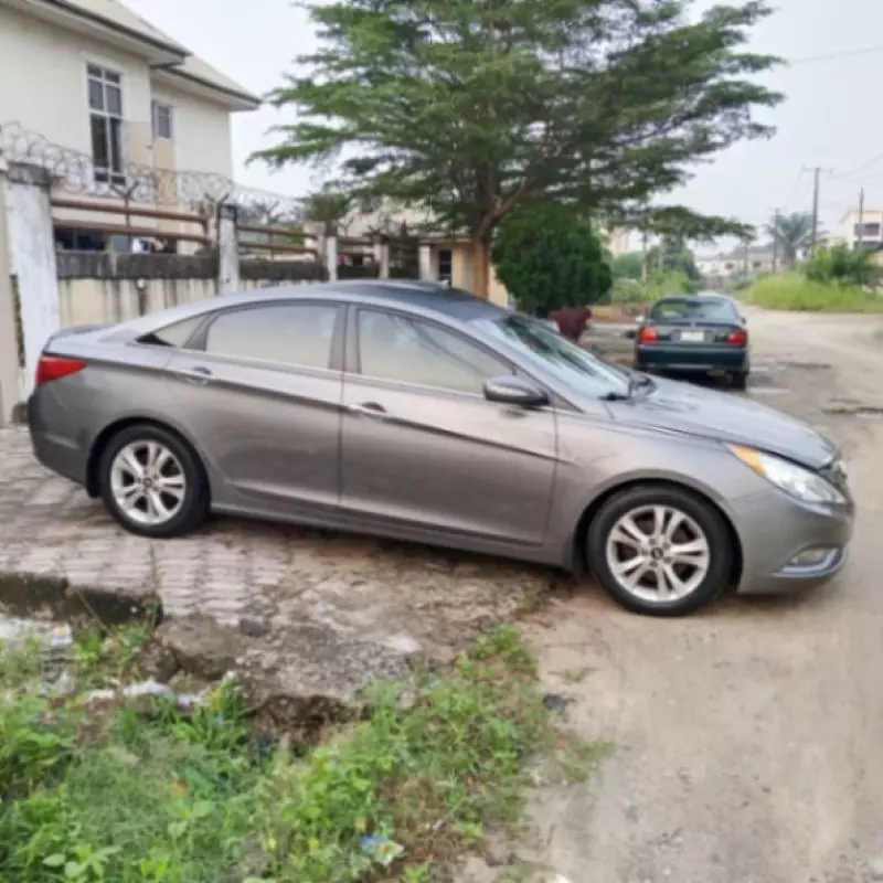 Hyundai Sonata   - 2013