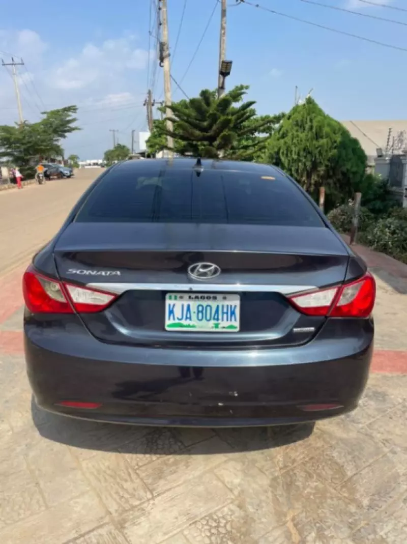 Hyundai Sonata   - 2011