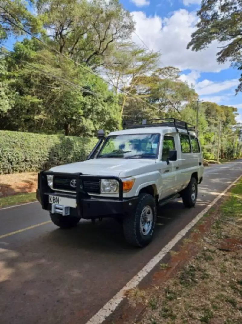 TOYOTA Land Cruiser - 2010