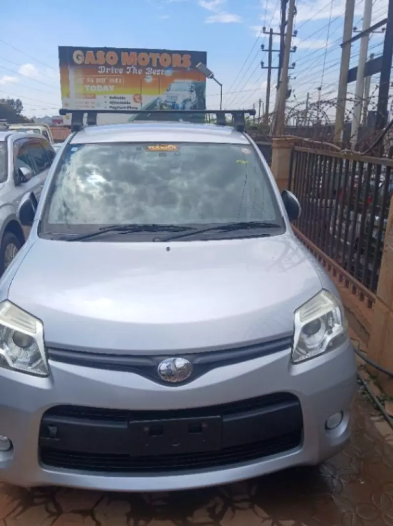 TOYOTA Rumion   - 2012