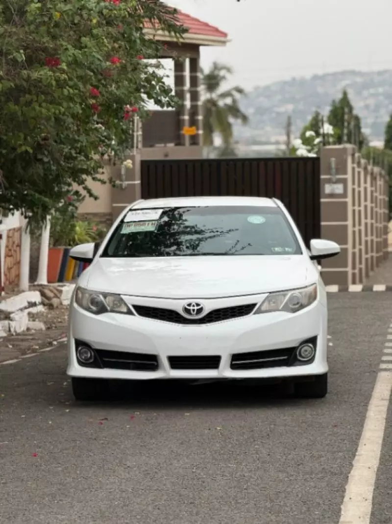 Toyota Camry   - 2014