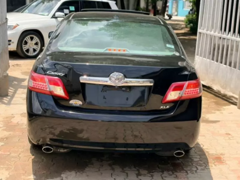 Toyota Camry   - 2011