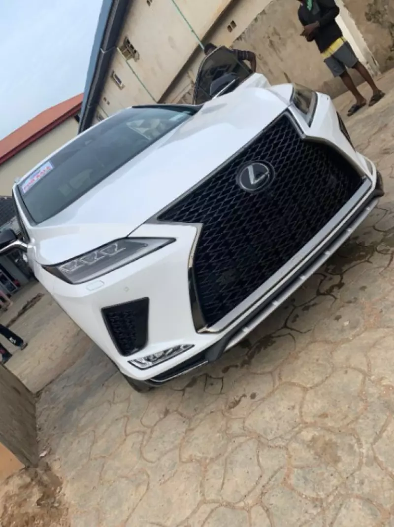 Lexus RX   - 2021