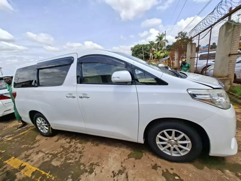 Toyota Alphard   - 2012