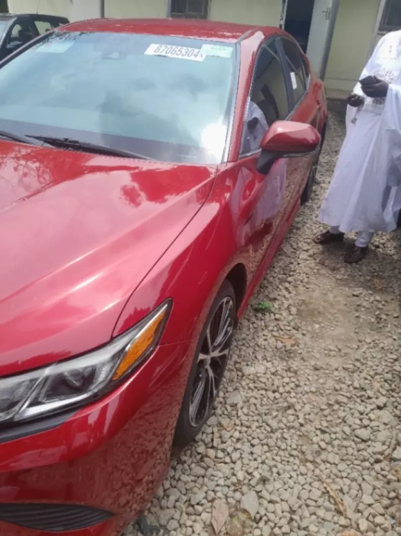 Toyota Camry   - 2018