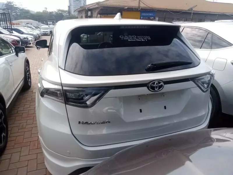 Toyota Harrier   - 2017