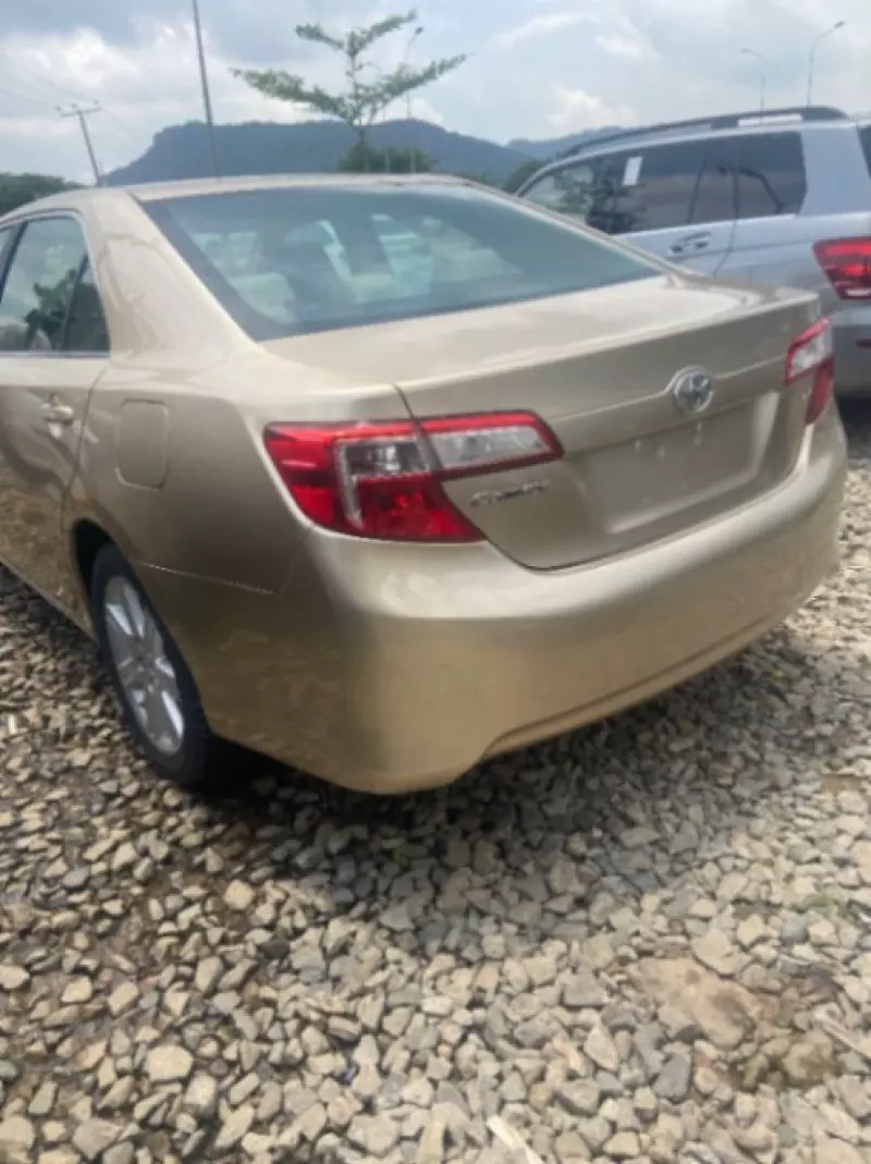 TOYOTA Camry - 2012