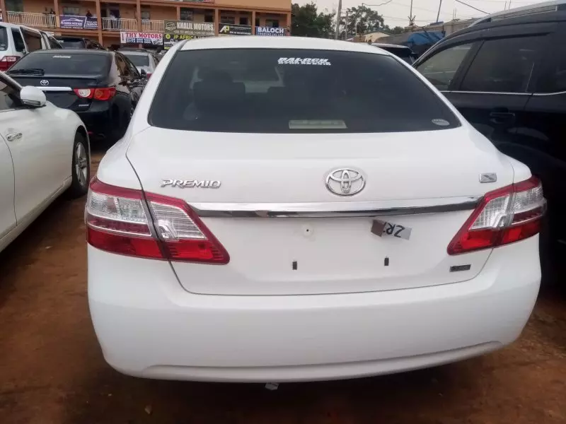 Toyota Premio    - 2016