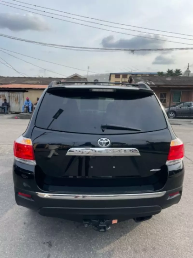 Toyota Highlander   - 2011