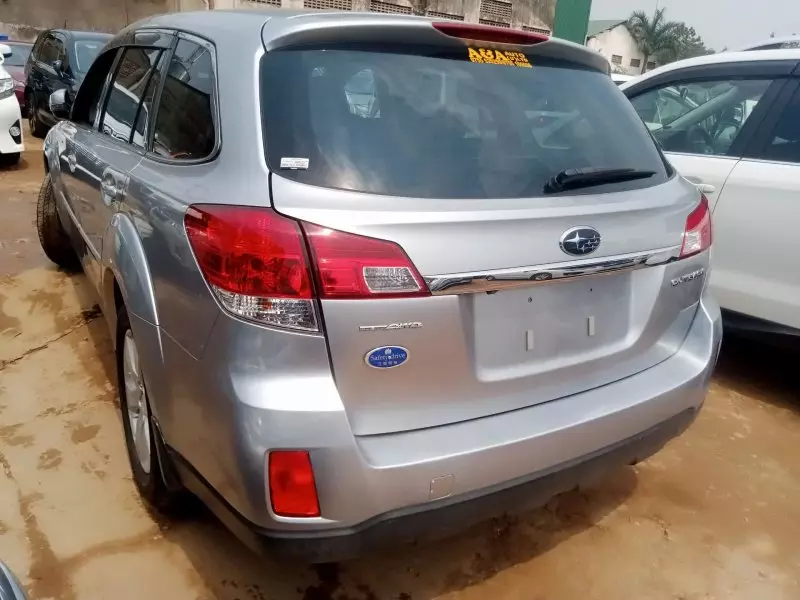 Subaru Outback   - 2012