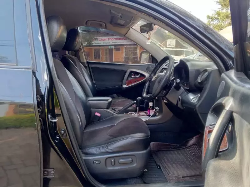 Toyota Vanguard    - 2010